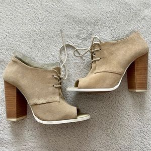 Open toe bootie (Tan)